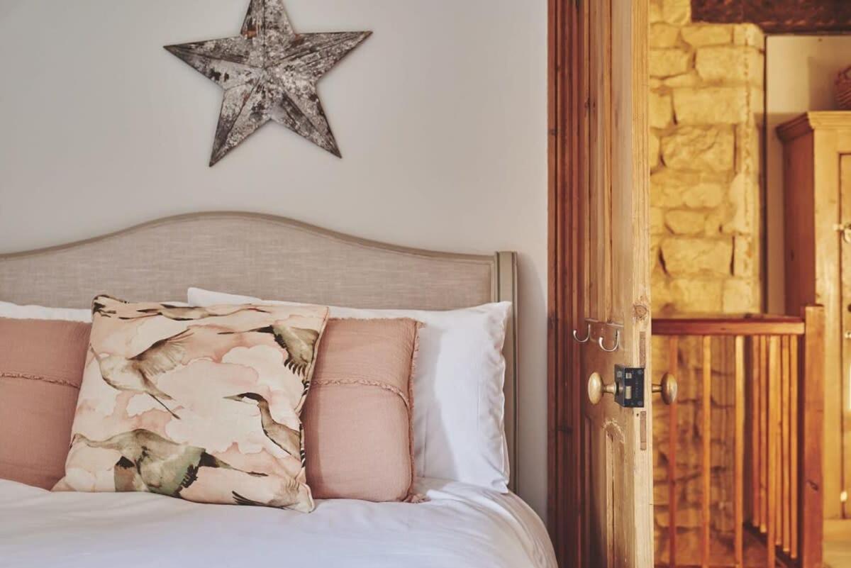 Large Stylish Luxury Cotswold Cottage - Ideal For Families, W/ Ev Charging Andoversford Εξωτερικό φωτογραφία