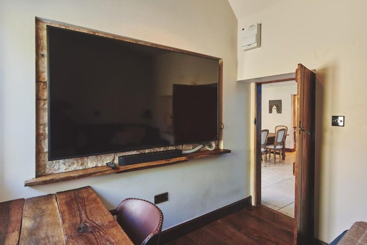 Large Stylish Luxury Cotswold Cottage - Ideal For Families, W/ Ev Charging Andoversford Εξωτερικό φωτογραφία