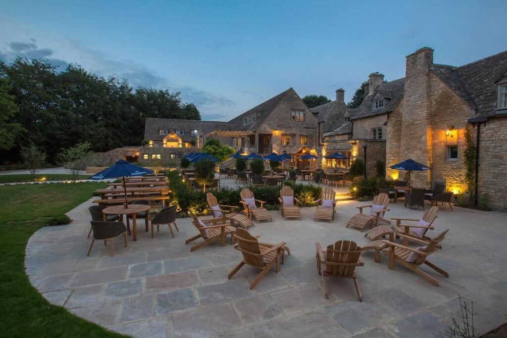 Large Stylish Luxury Cotswold Cottage - Ideal For Families, W/ Ev Charging Andoversford Εξωτερικό φωτογραφία
